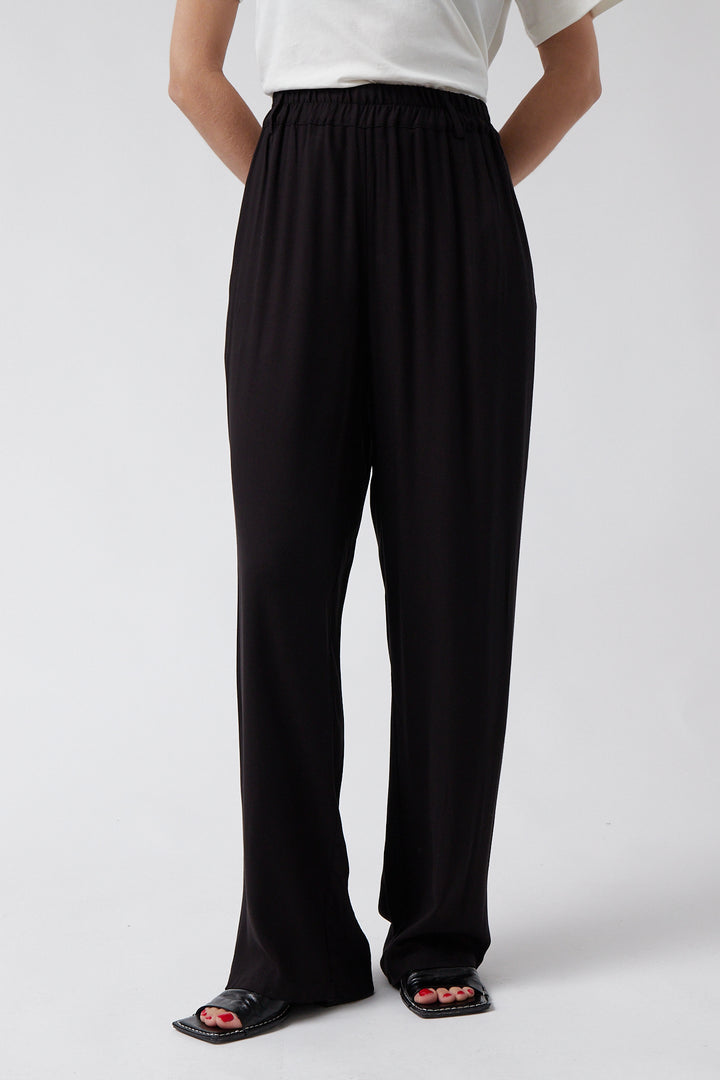 Pantalons negres Sasanqua